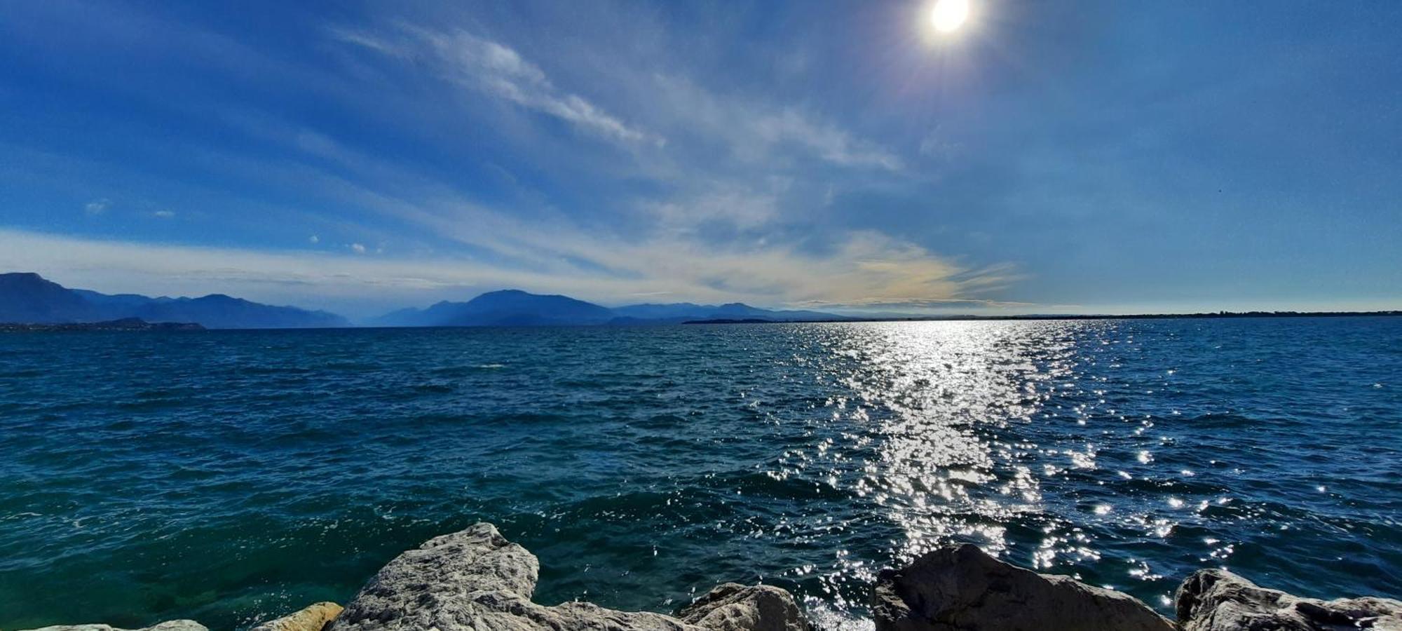 Country Esmera Дезенцано-дель-Гарда Экстерьер фото